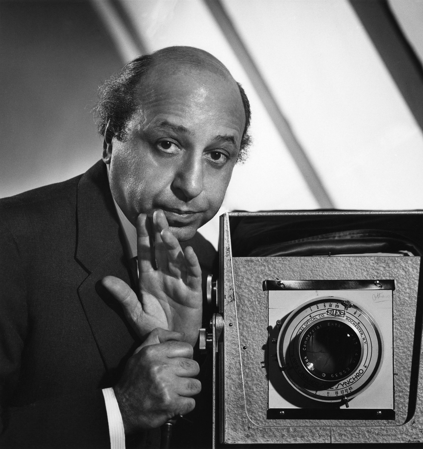 Yousuf Karsh: El Arquitecto de la Luz y el Retrato