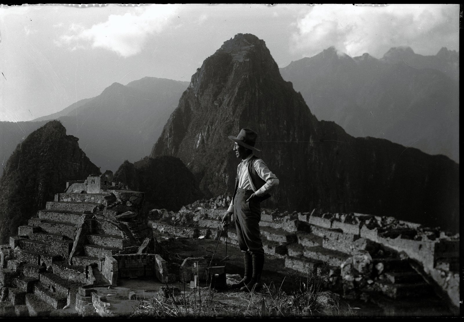 martin_chambi_autoretrato_em_machu_picchu_1943