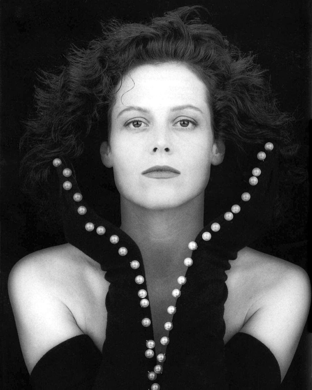celebrities-photographed-by-robert-mapplethorpe-v0-t4nxoz1447qc1