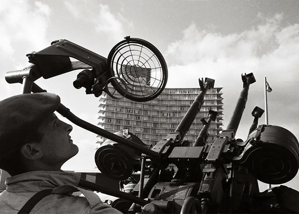6.-Antiaereas-en-La-Habana-1961-Fotografia-Alberto-Korda.jpg
