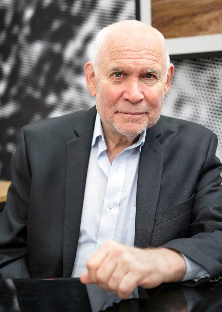 Steve McCurry: El Cazador de Almas en un Mundo de Colores Eternos