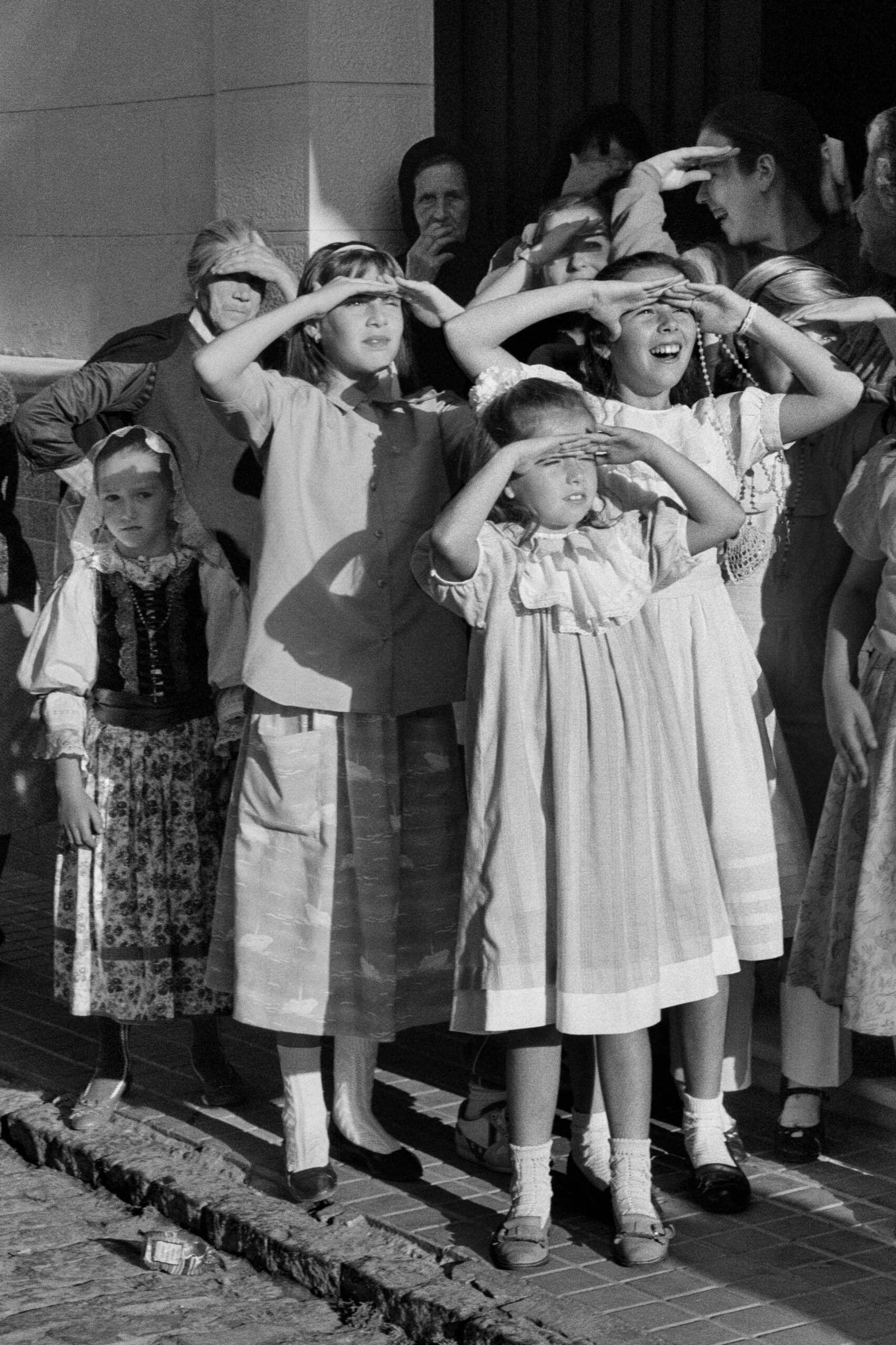 Del libro 'España Oculta' de Cristina García Rodero    ----PIEFOTO----    'El regreso de los romeros'. El Cerro de Andévalo (Huelva), 1987.