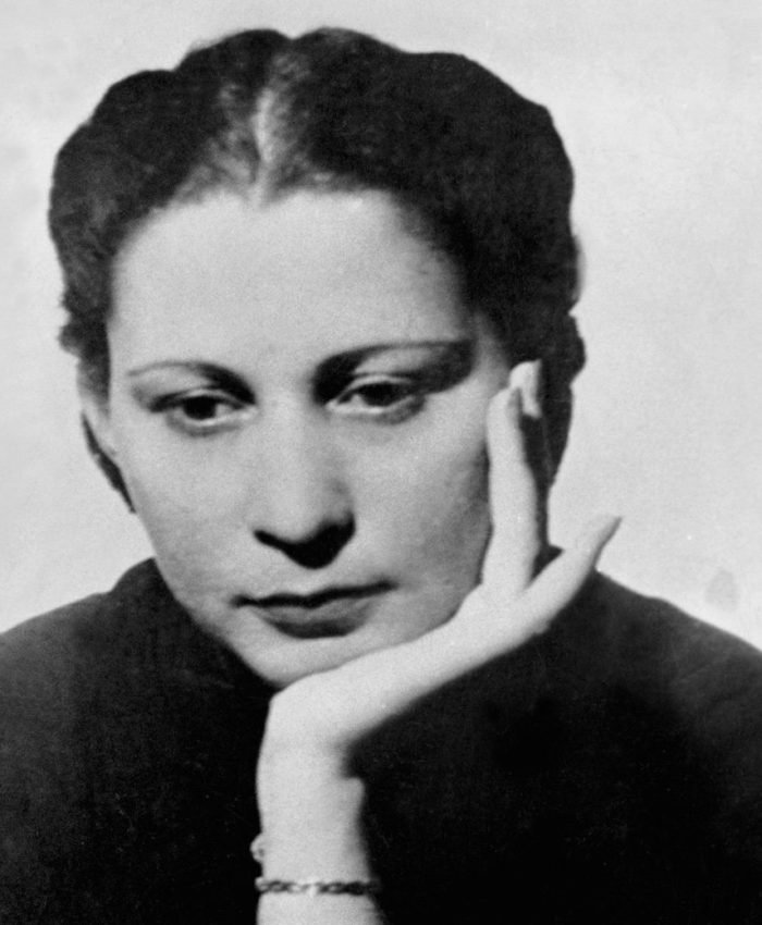 Julia de Burgos: La Llama Eterna de la Poesía Caribeña