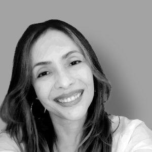 Helen Patricia Puertas: La Libertad Creativa como Esencia Poética