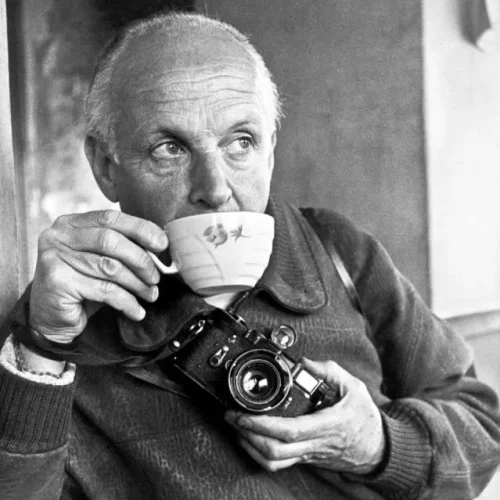 Henri Cartier-Bresson: El cazador invisible del instante perfecto